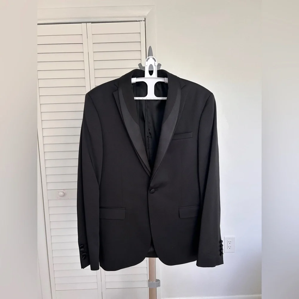 3-piece black tuxedo wedding and business suit with removable collar - Picture 1 of 16